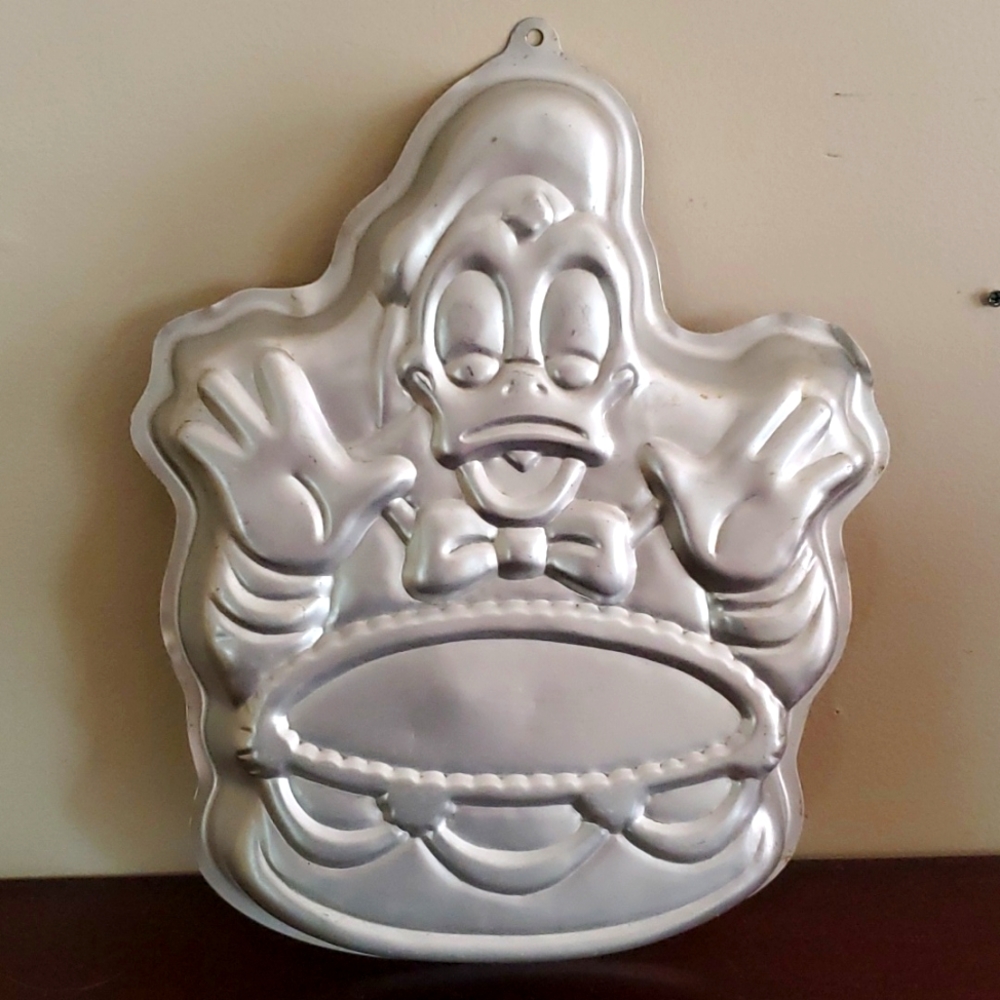 Vintage Disney Donald Duck 1983 Cake Pan.